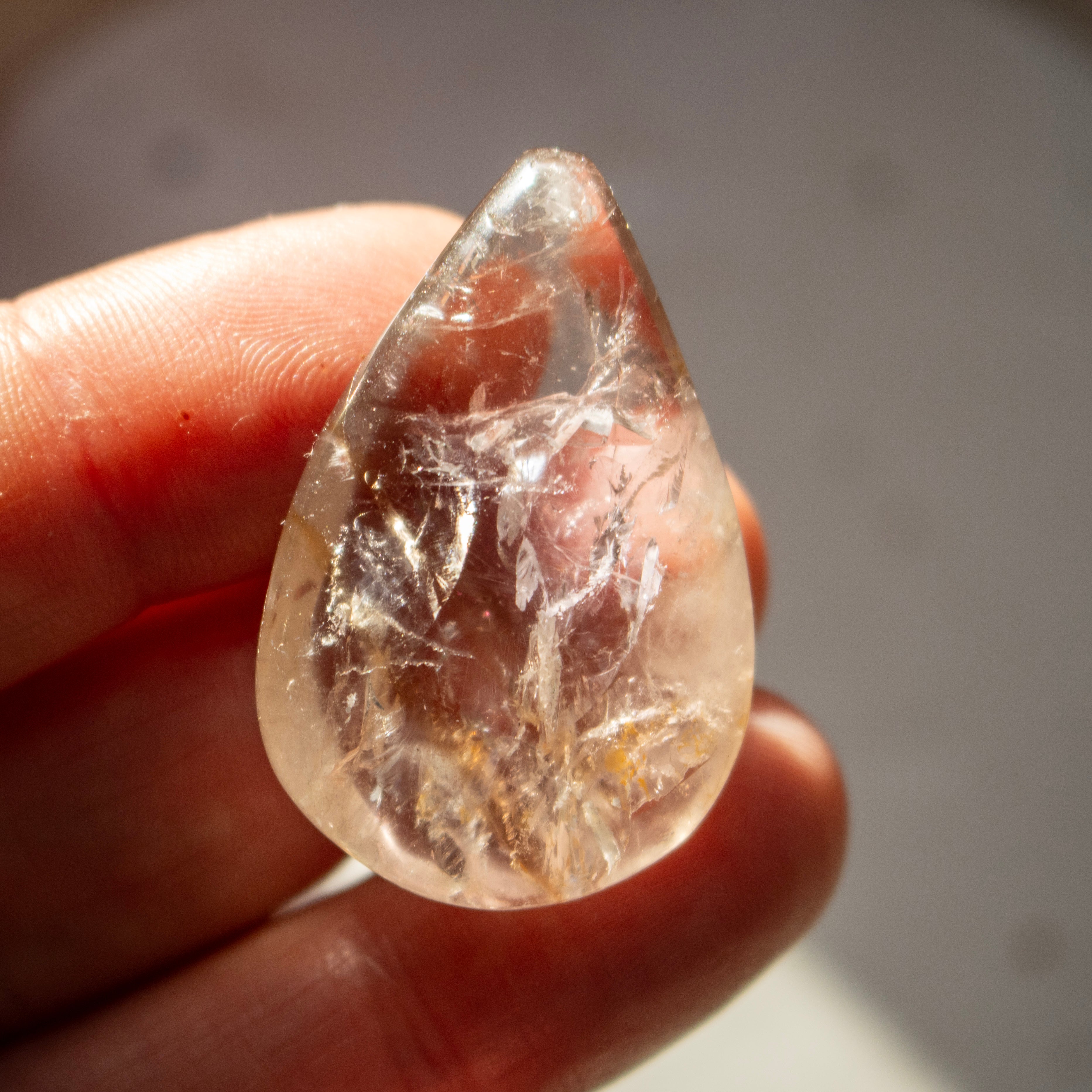 Phantom Amethyst with Powellite - UV Reactive