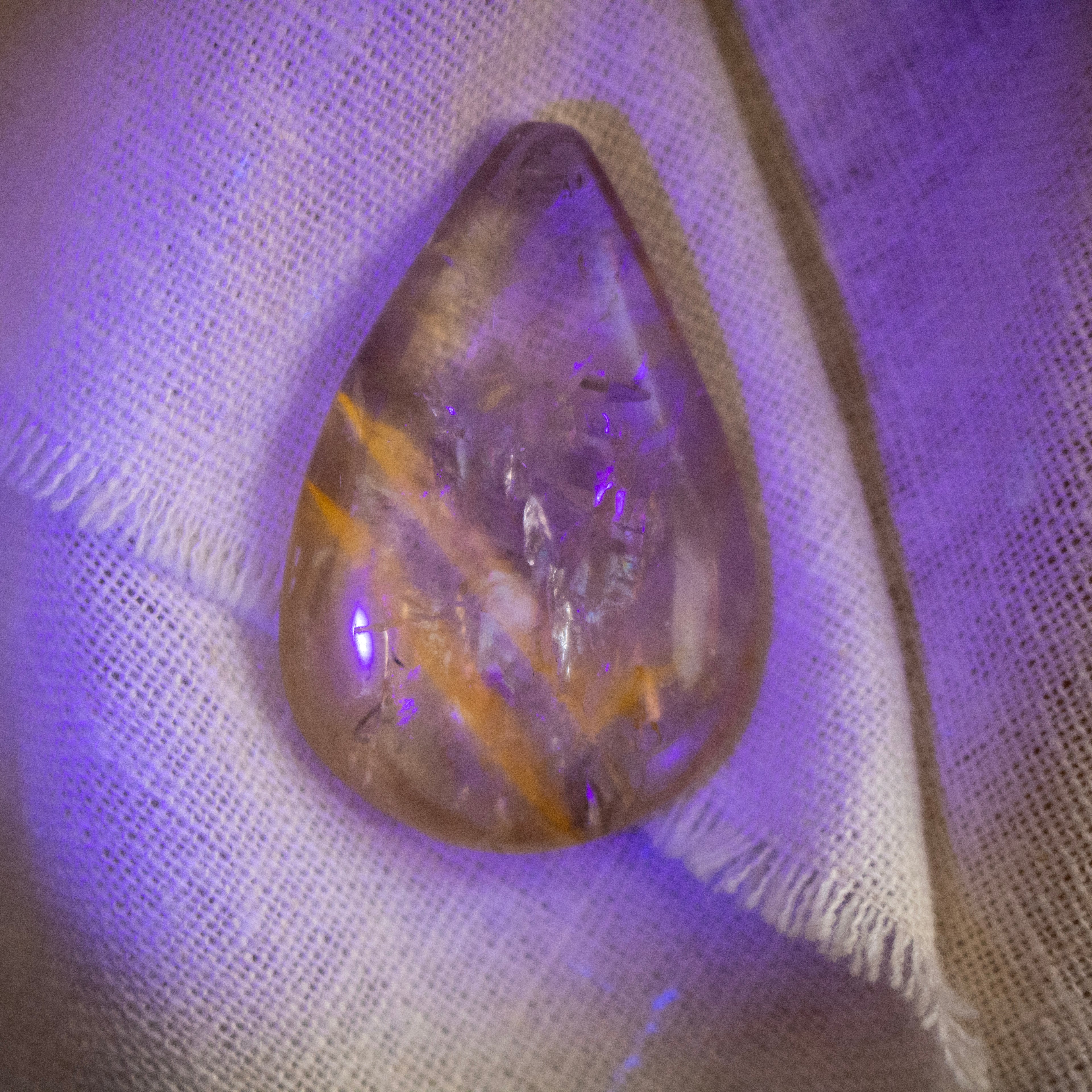 Phantom Amethyst with Powellite - UV Reactive