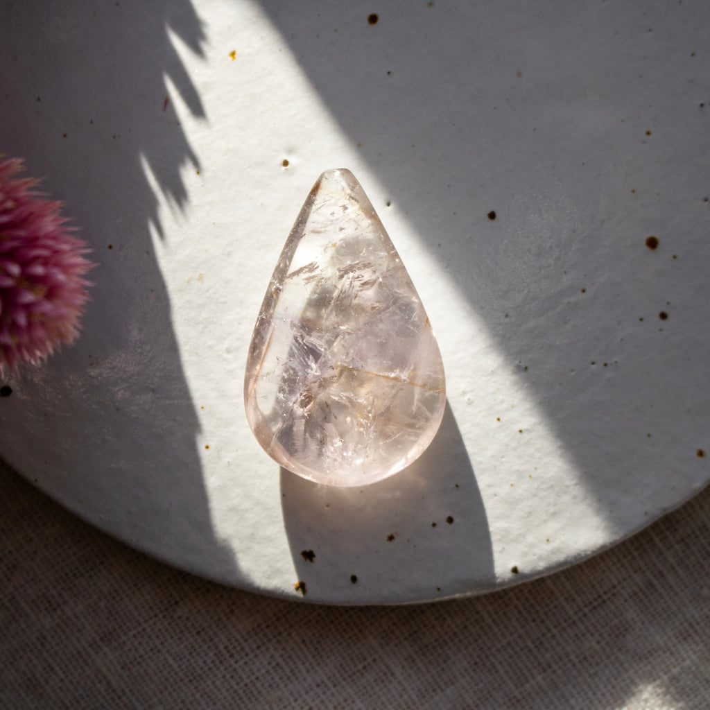 Phantom Amethyst with Powellite - UV Reactive