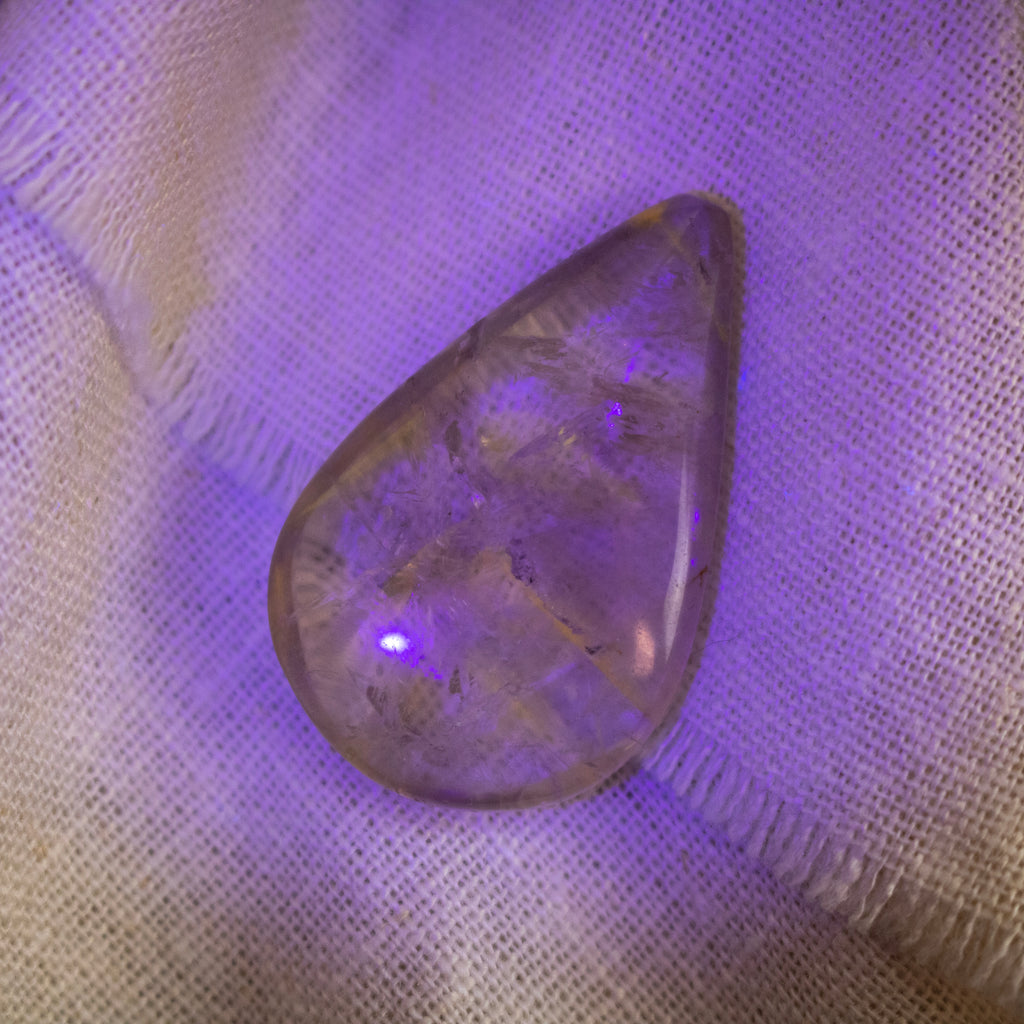 Phantom Amethyst with Powellite - UV Reactive