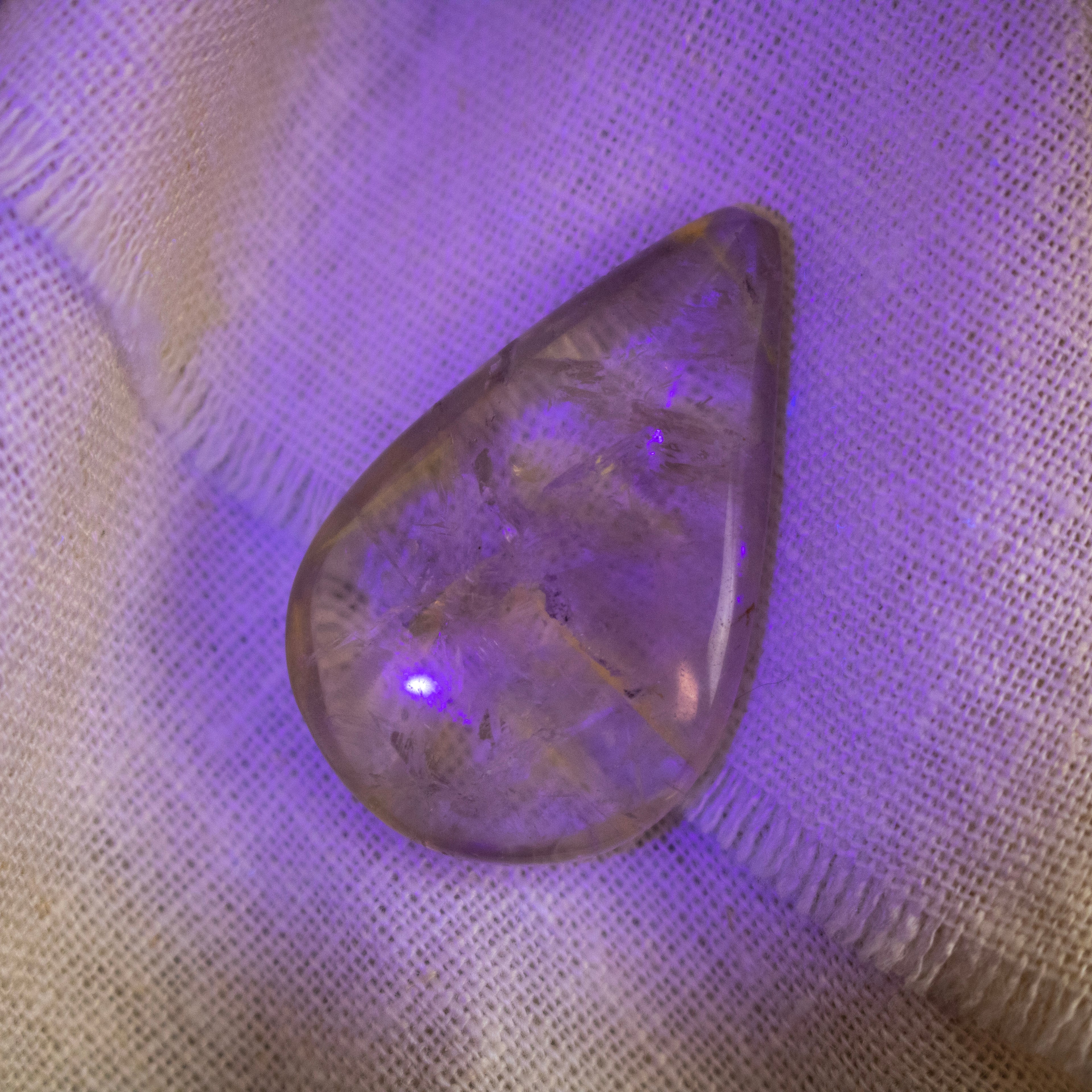 Phantom Amethyst with Powellite - UV Reactive