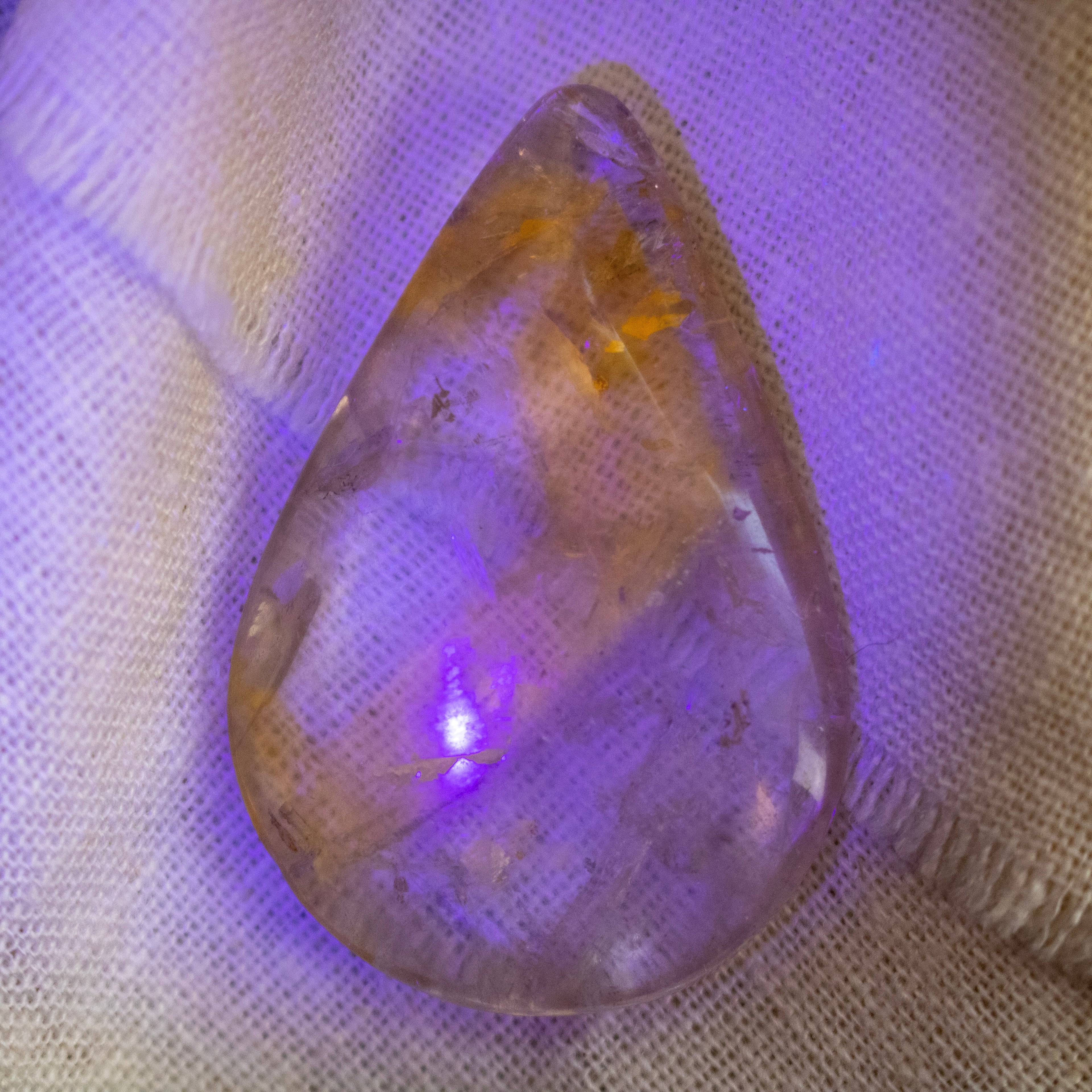 Phantom Amethyst with Powellite - UV Reactive