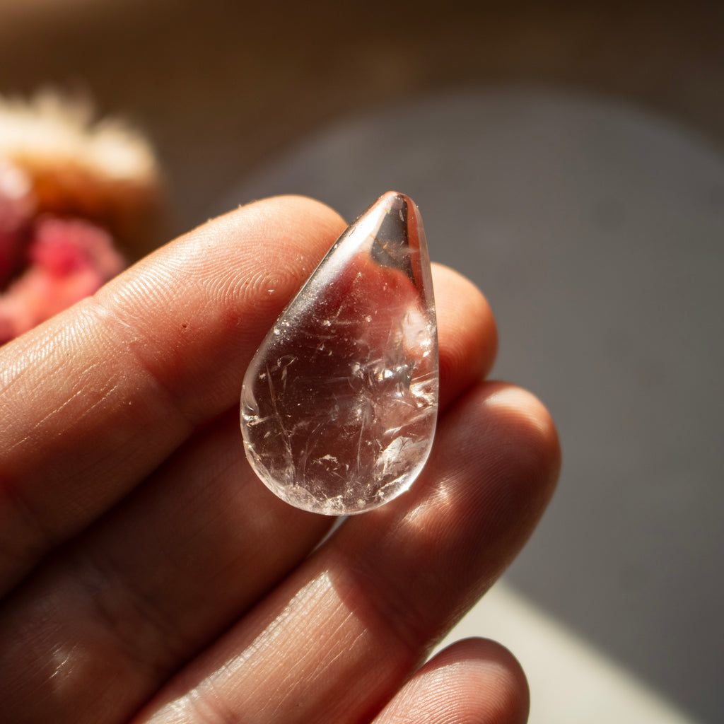 Phantom Amethyst with Powellite - UV Reactive